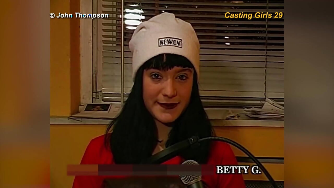 Betty被精液抽插并舔舐黑人阴户