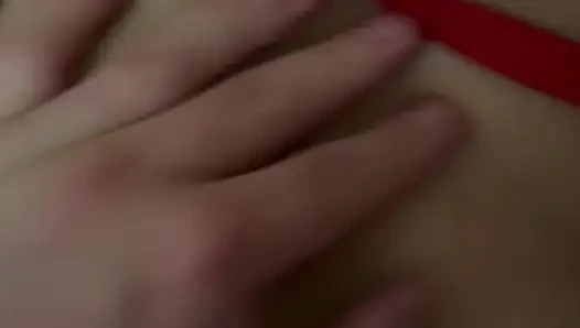 Karımı en sevdiğim kırmızı ipli bikiniyle sikiyorum
