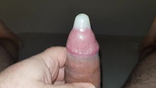 Sborrata in un preservativo
