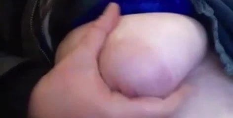 Titten Massage auf oeffentlichen Klo