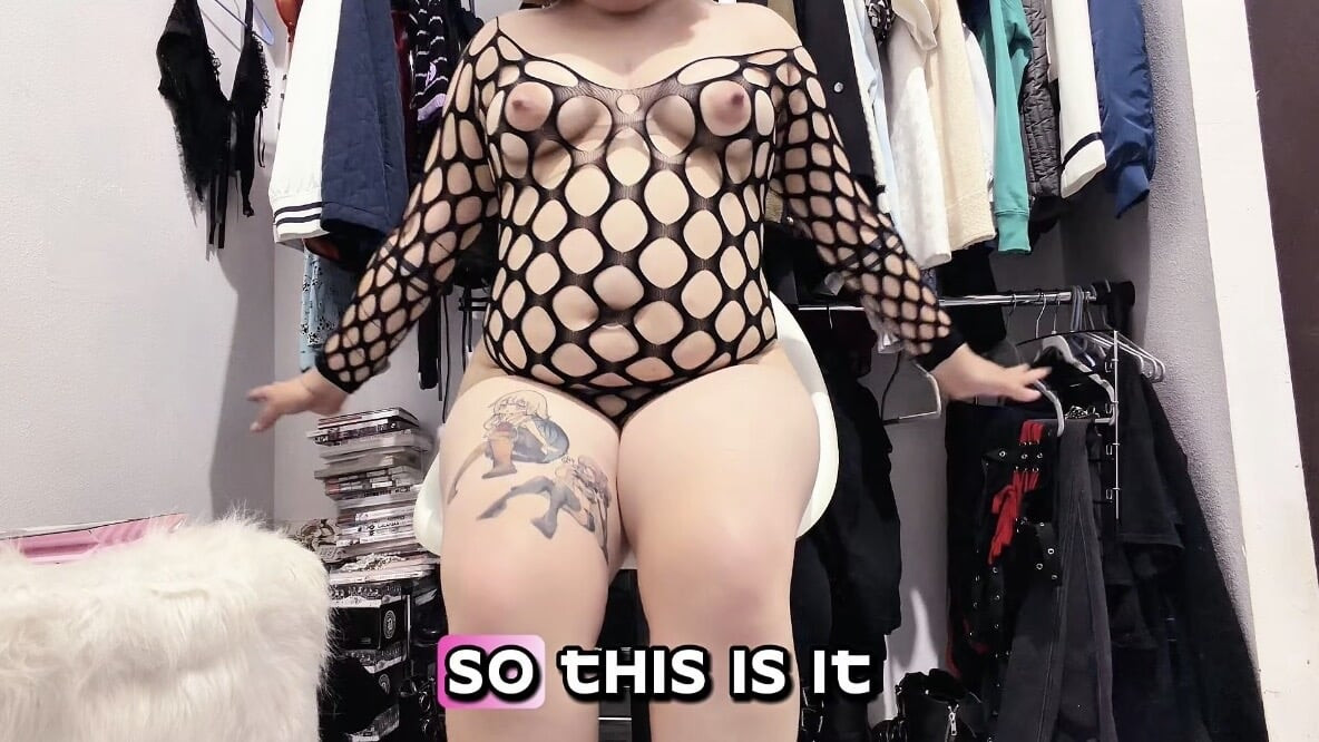 Goth teen shoves a police baton up her tight pussy