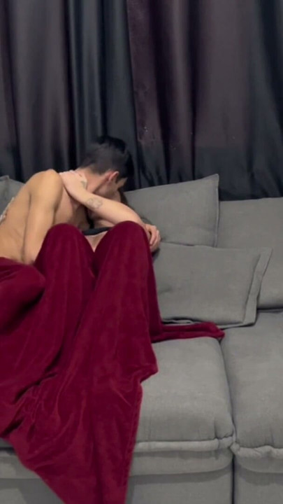 The uncle left, I stuck his to the bottom on the couch. Moaning loudly, fearless | Clip 1