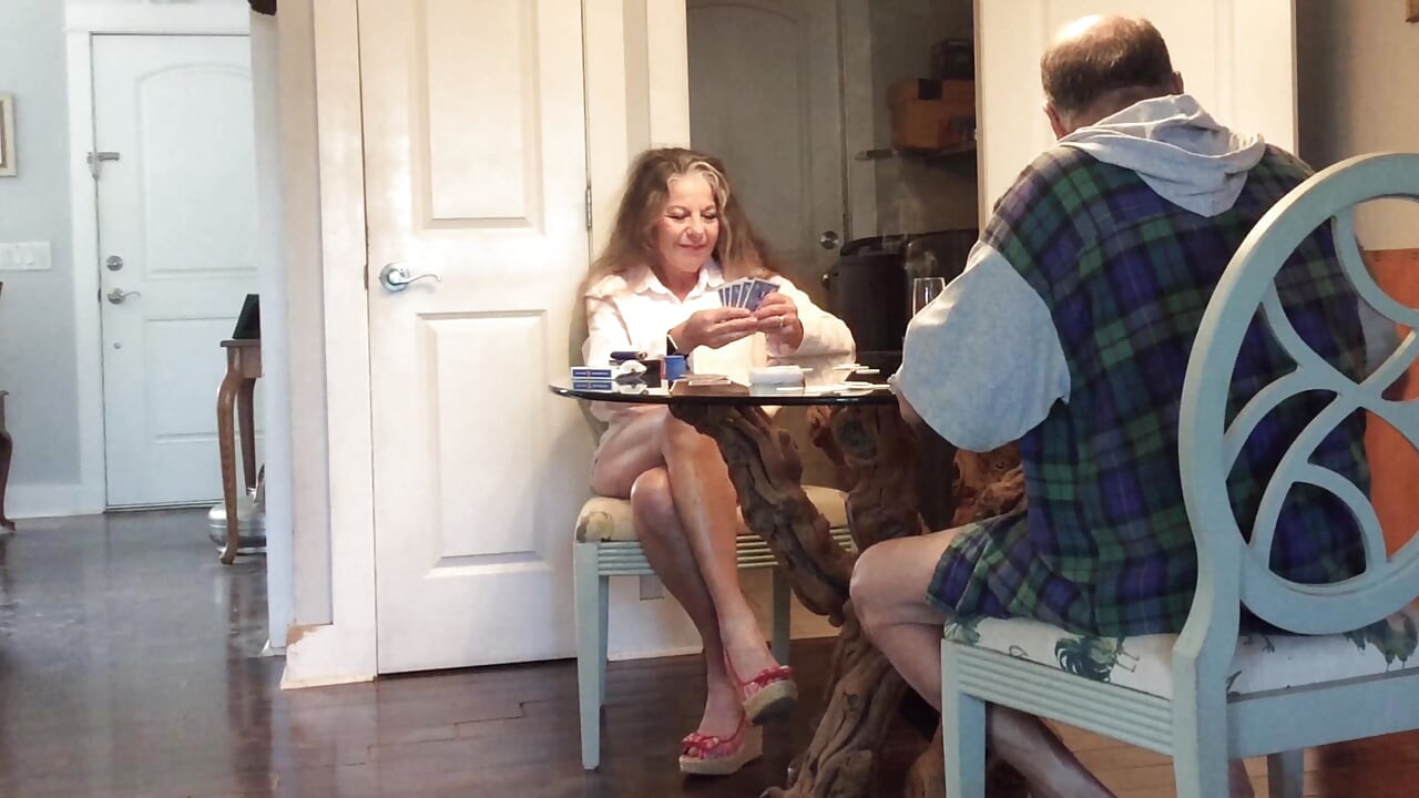 Amelies Strip Poker Part 1