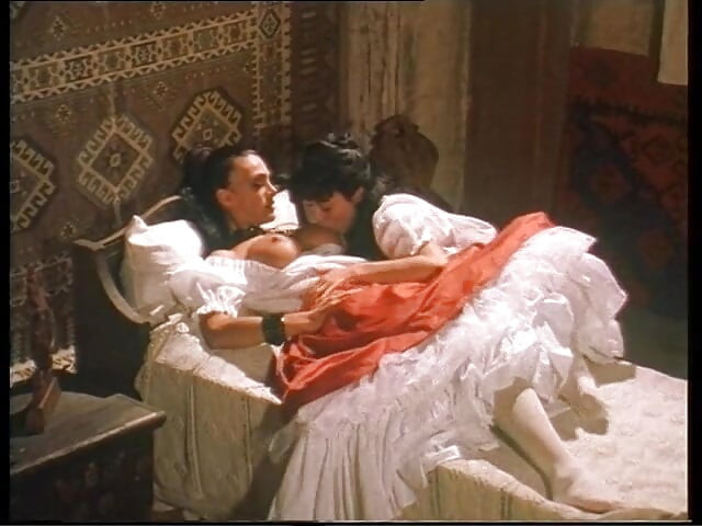 Deux lesbiennes sexy à gros nichons se lèchent