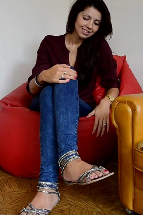 Super Cute Footgirl Misa and Her Sexy Bare Soles
