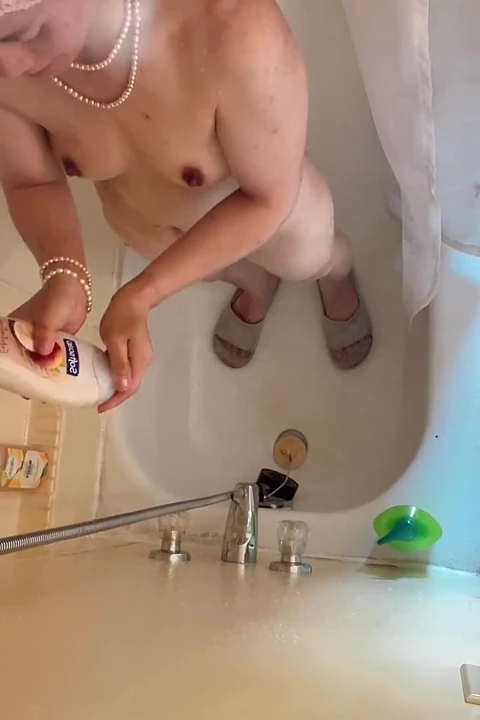 第一人称视角 Hana 在淋浴时间