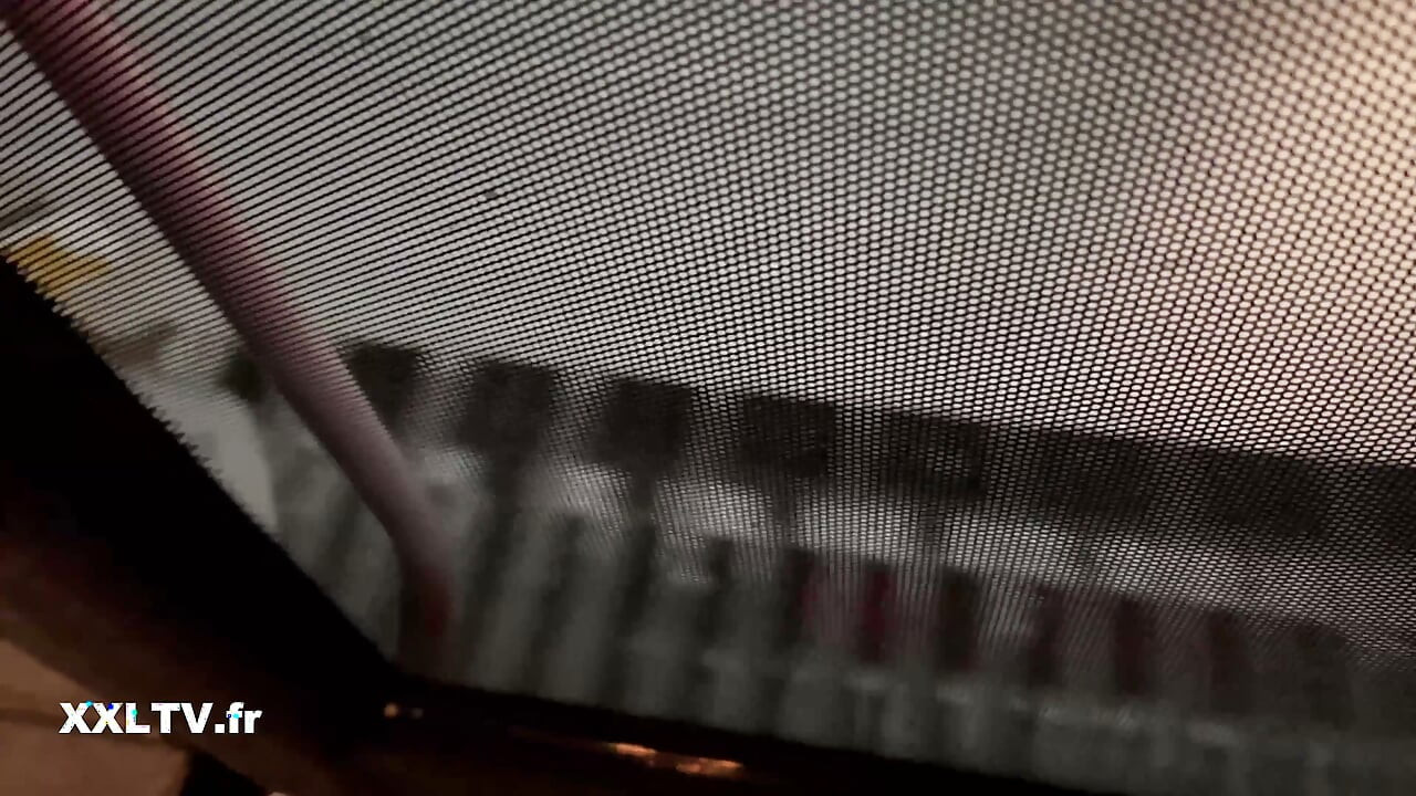 Menage a três noturno na pista de esqui
