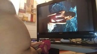 Assistindo fotos da ex-namorada fodendo a calcinha suja