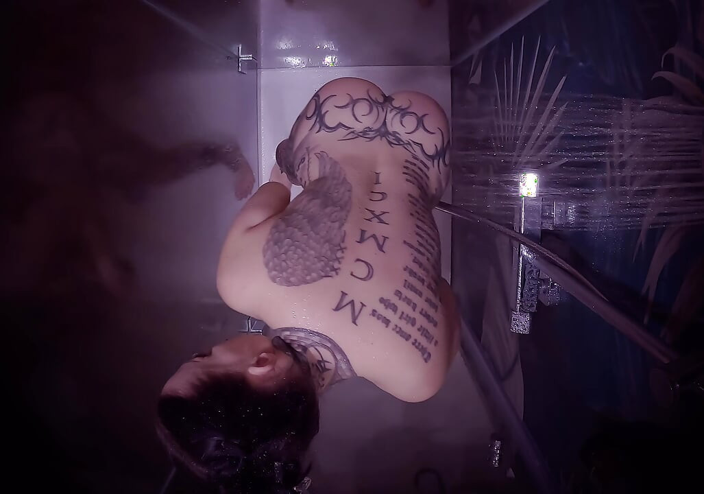 El fontanero instaló en secreto una cámara en la ducha