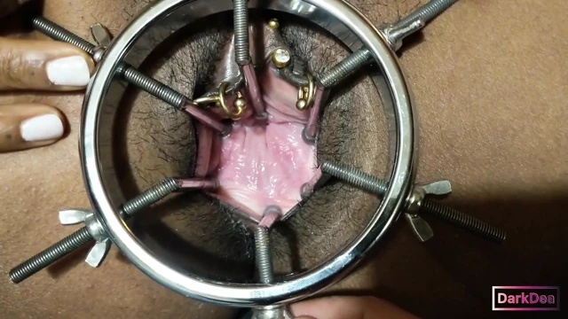 The kinky slut queen "Dark Dea" in (extreme cow speculum with final fisting) off-set