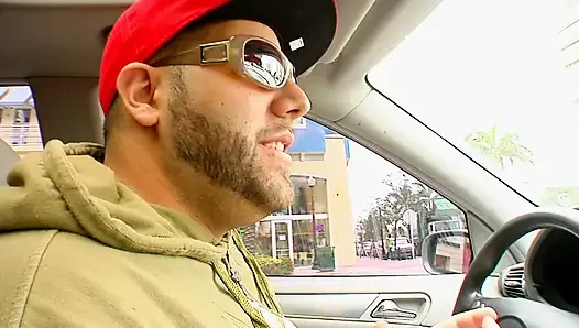 Sevimli genç kız sikiliyor ve sert sikiliyor