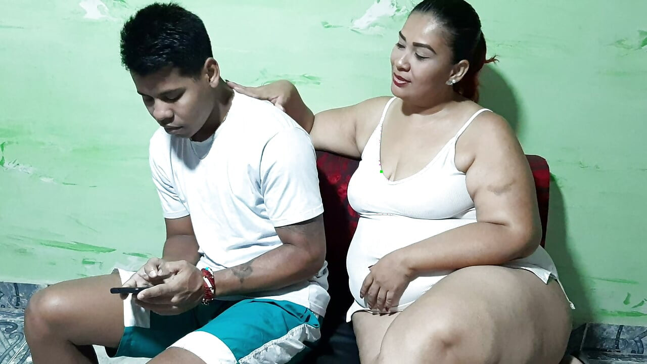 Milf BBW podnieca się swoim pasierbem