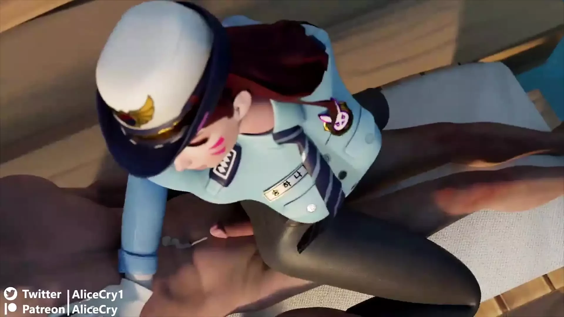 L’officier Dva se caresse le joli cul sur une grosse bite