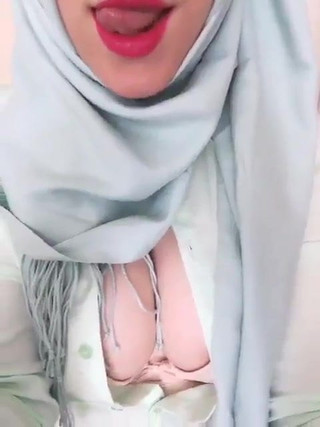 Hijab mit sexy Lippen