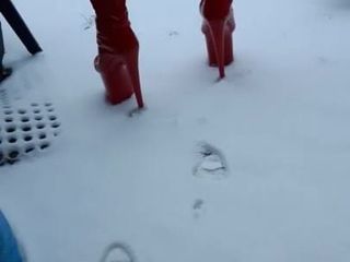 Dgb - Petra in roten, schneeweißen Sissy mit Absätzen