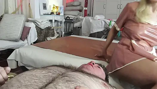 Русская госпожа доминирует над своим нижним