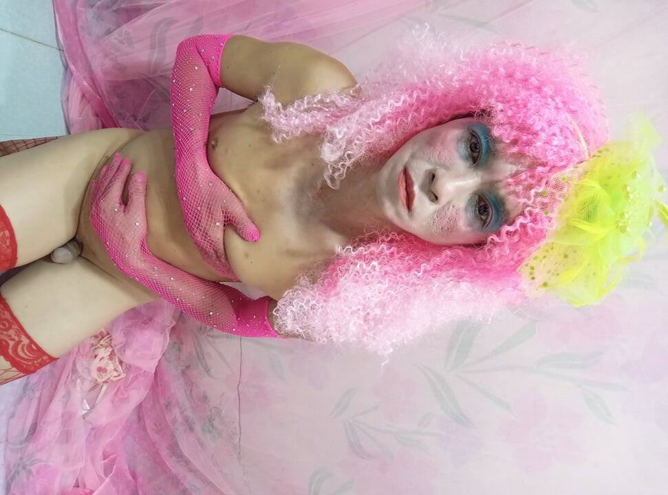 Oanh Le transgenre portant des vêtements sexy