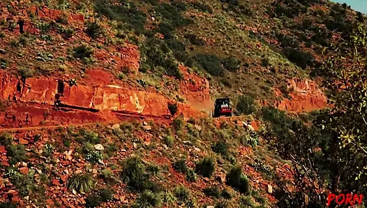 Jayme janes erhitzt die Wüste mit sex und spermaschlucken