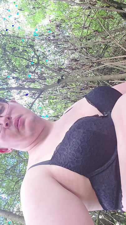 I'm really horny again in the parking lot in the forest a671