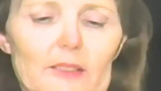 Aksi amatir bawah tanah dari pasangan vintage ini