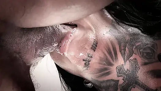 Sarışın Bomba Amcığı Sikiyor Ve Yarağı Çılgınca Gırtlağına Kadar Alıyor