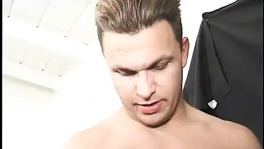 Nenek dengan banyak persaingan suka mengambilnya dari kulit hitam ke pria kulit putih