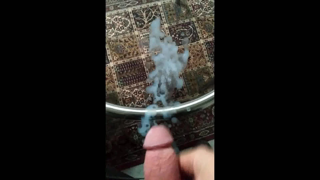Ogroman cumshot
