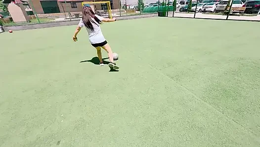 Seksi İranlı antrenörünü futbol sahasında sikiyor- anissamiller