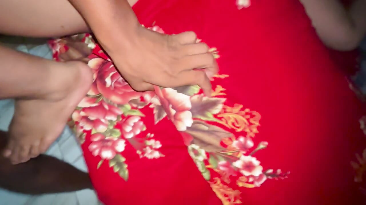 Ibu tiri hardcore dengan gangguan seksual di rumah sendirian
