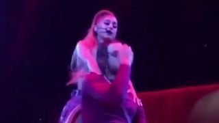 Ariana Grande sexy