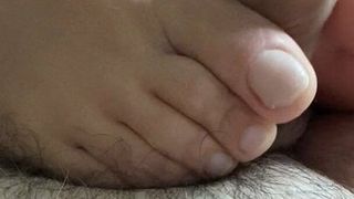 Naturalny footjob