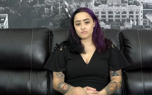 Cewek semok semok ini pengen di-anal sama besar