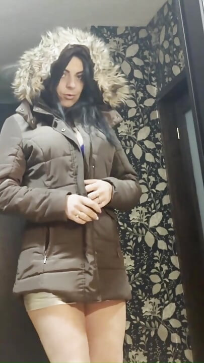 Milfycalla- rất nhiều tinh dịch trên áo khoác nón trùm đầu màu nâu