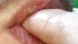 Une grosse bite baise la bouche