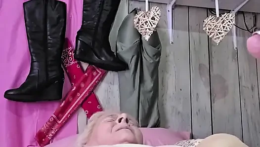 Without a Wink She Cums in a Blink