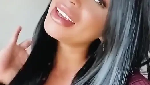Kamu suka sama rambut hitamku nggak?