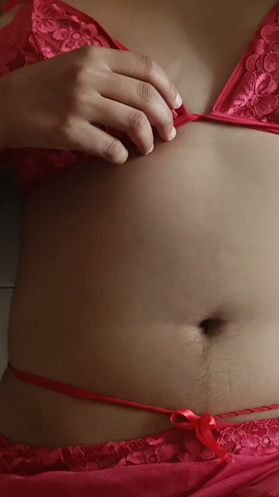 India madrastra satisfizo la lujuria de su jugoso coño con un joven