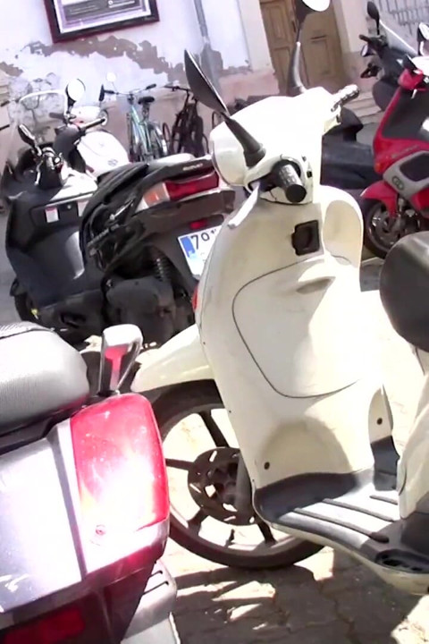 Awek blonde bertatu mengongkek seorang lelaki di dalam kereta