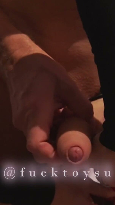 Aldatan karının POV nazik yağlı masaj anal eğitimi, plug ve derin strapon pegging yakın çekim | Klip 1