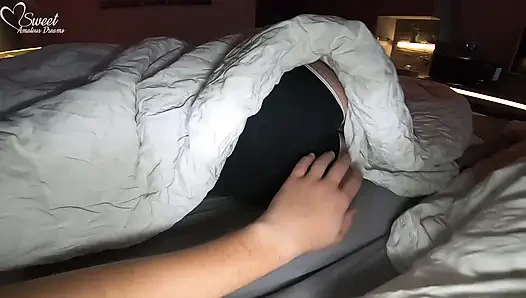 Stiefmutter morgens AUFGEWECKT, indem SIE IHRE sahNIGE muschi FICKT - GROßER SCHWANZ, POV