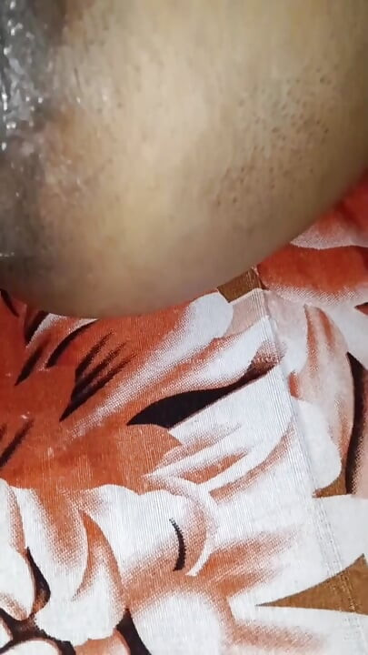Heet en sexy meisje wordt 's nachts geneukt door haar vriendje Gentlly.