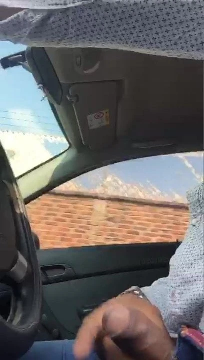 Flashing Big Dick in a Car = Masturbandome en el carro