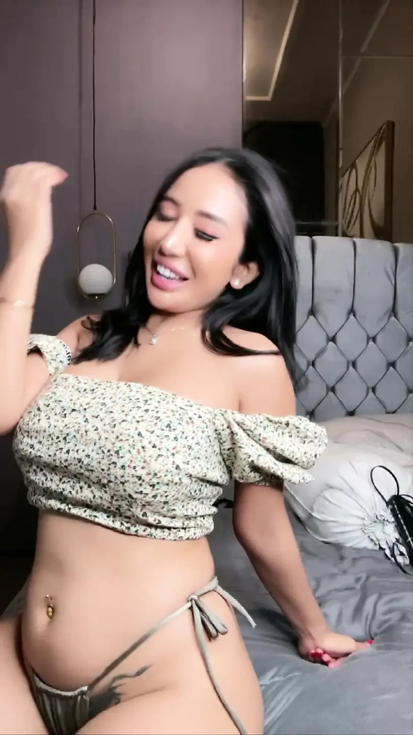 Model Jonimalaikat Colmek In Live Stream
