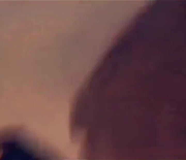 Assista aos 18 anos levando seu primeiro pau grande gemendo e depois amordaçado por meu companheiro