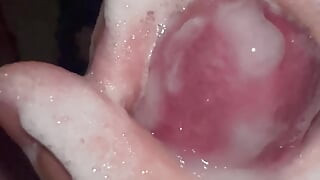 Ακατάστατο χύσιμο στο ντους