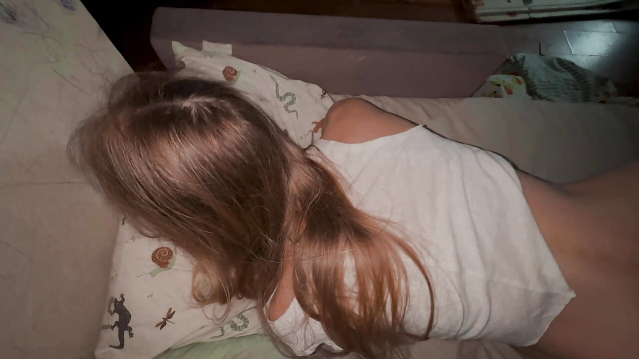 Skočio sam i pao iz kreveta! Djevojka na prvom spoju