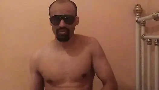 Seni sonuna kadar izlemeye devam edecek cazibe ve azdırma ile dolu samimi bir an