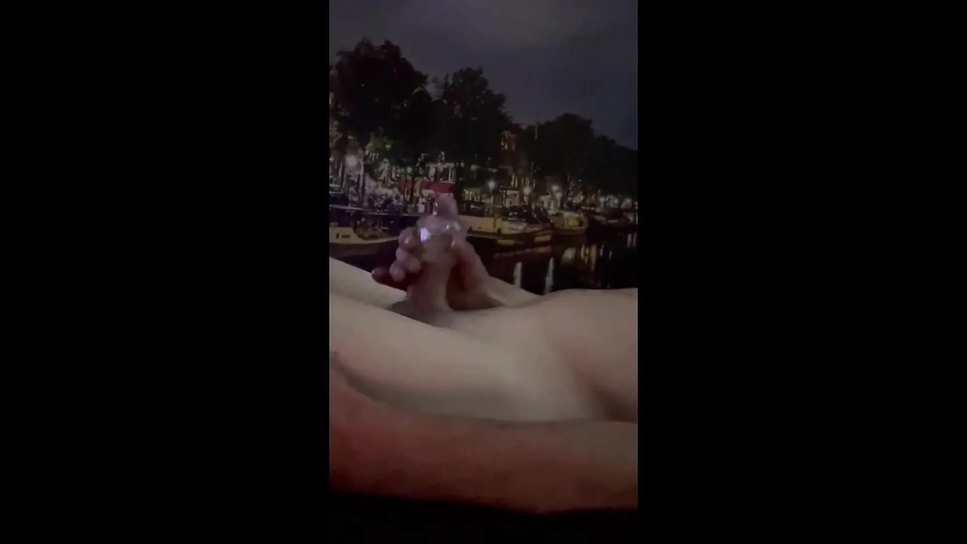 又是一个人了一段时间！！谁来坐在我身上，她漂亮的阴户又是一个人了，哪个女人来帮我感觉想要操谁来操我