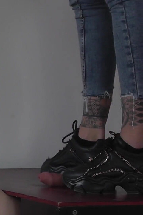 Mistress Cleo Happy Finishing Crush!