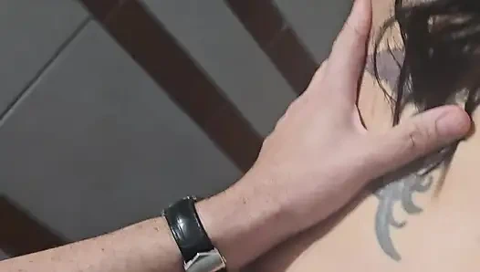 Gerçek orta yaşlı seksi kadın yine banyoda yarak alıyor!